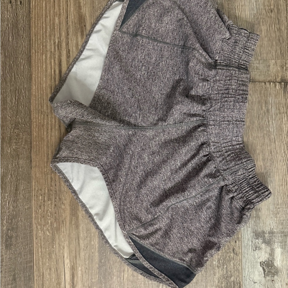 lululemon hotty hot shorts 2.5 inch